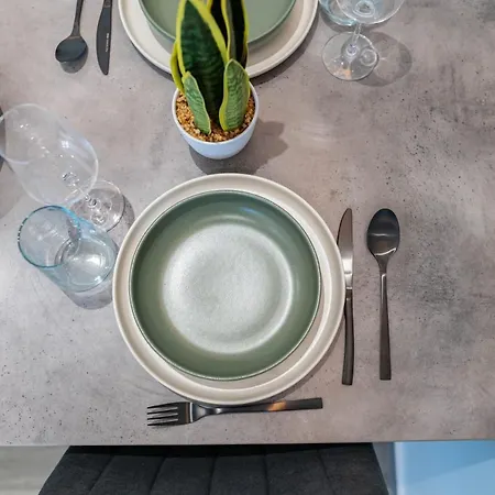 דירה Oikos Hospitality